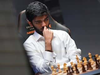 Indiase grootmeester Gukesh (17) bereikt WK-finale als jongste schaker ooit