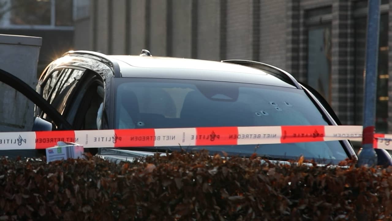 Afbeelding uit video: Auto vol kogelgaten na dodelijke schietpartij in Zwolle