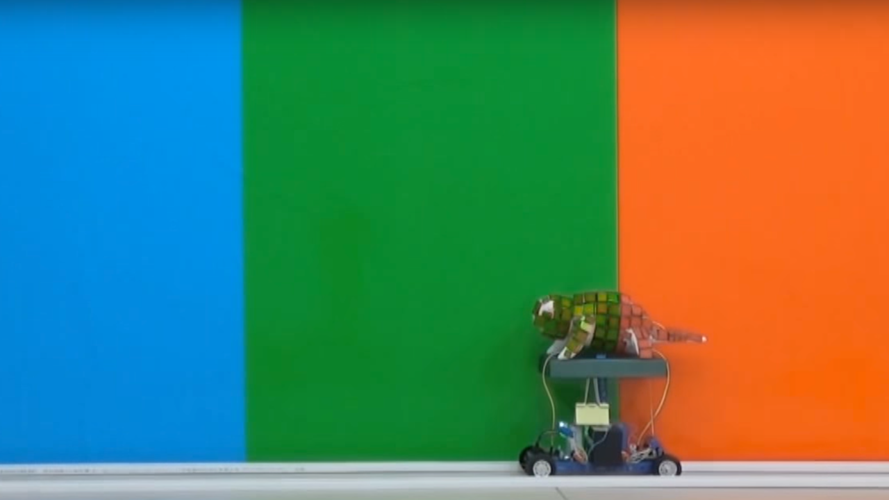 Robot verandert van kleur als kameleon