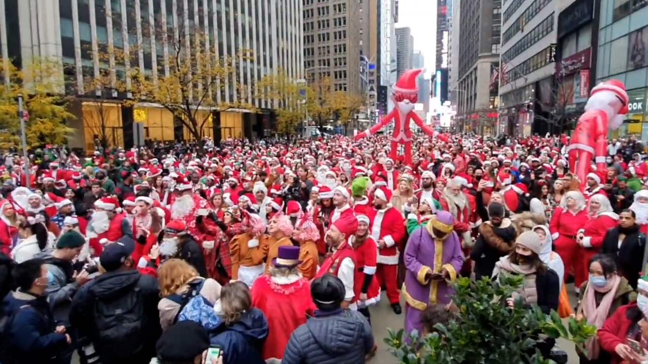 Duizenden kerstmannen lopen kroegentocht in New York NU.nl