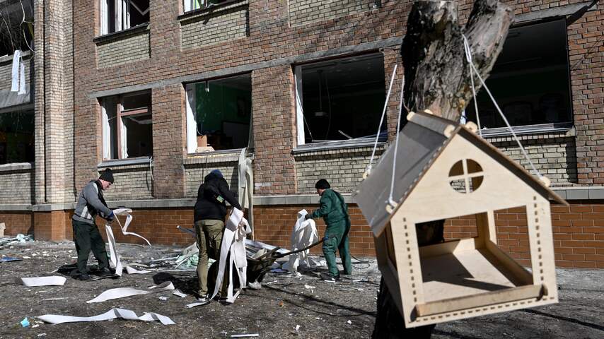 Paniek in stad bij Kyiv, bijna 500 Oekraïense scholen beschadigd
