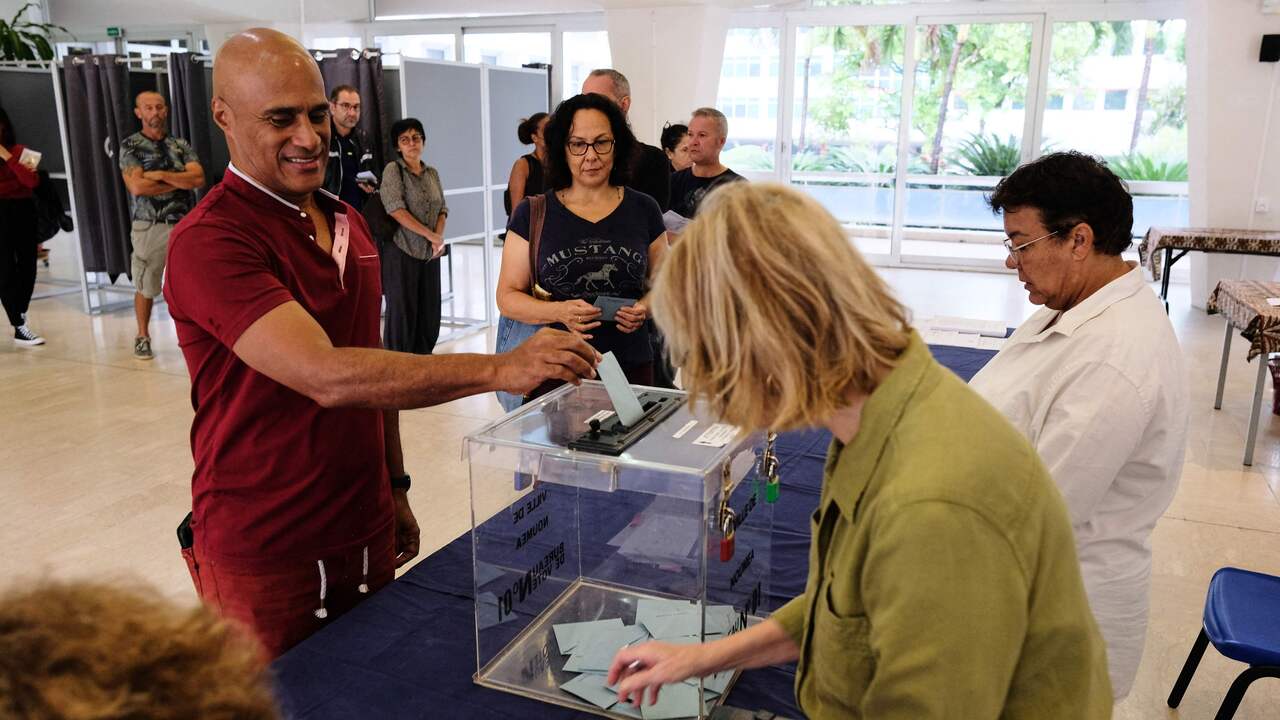 Au petit matin, de longues files de personnes sont déjà debout dans divers bureaux de vote.  Le taux de participation vers midi était de 26,41 %, légèrement inférieur à celui de 2017. A cette époque, 28,23 % des personnes habilitées à voter avaient déjà voté.