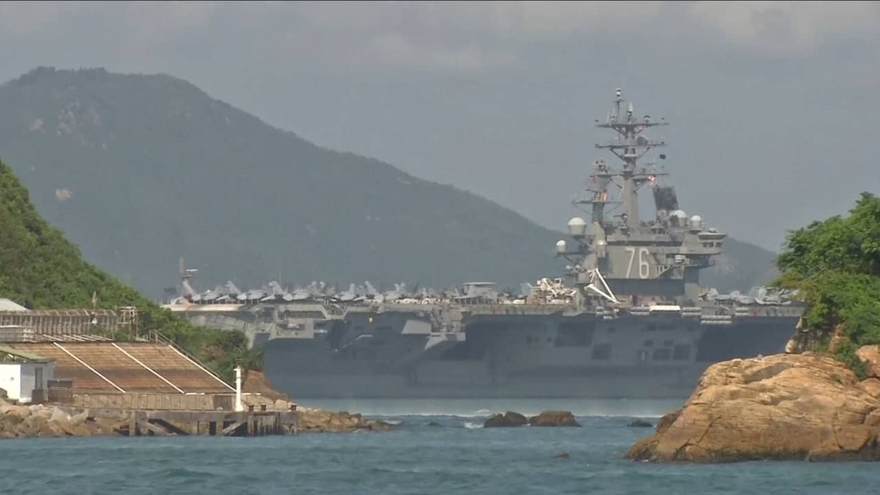 Beeld uit video: Amerikaans vliegdekschip USS Ronald Reagan komt aan in Hongkong 