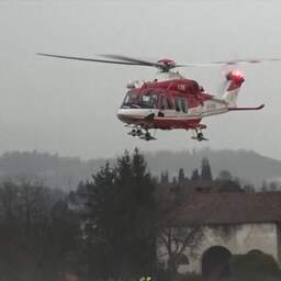 Video | Helikopter haalt Italianen uit overstroomd gebied