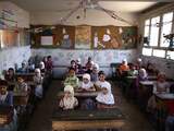 Woensdag 25 mei: Syrische leerlingen van de Saif al-Dawla school in Douma, een door de rebellen belegerde stad in de buurt van de hoofdstad Damascus, nemen deel aan een kunstcompetitie, een onderdeel van een lokaal initiatief om de kinderen af te leiden van de wreedheden van de Syrische oorlog.