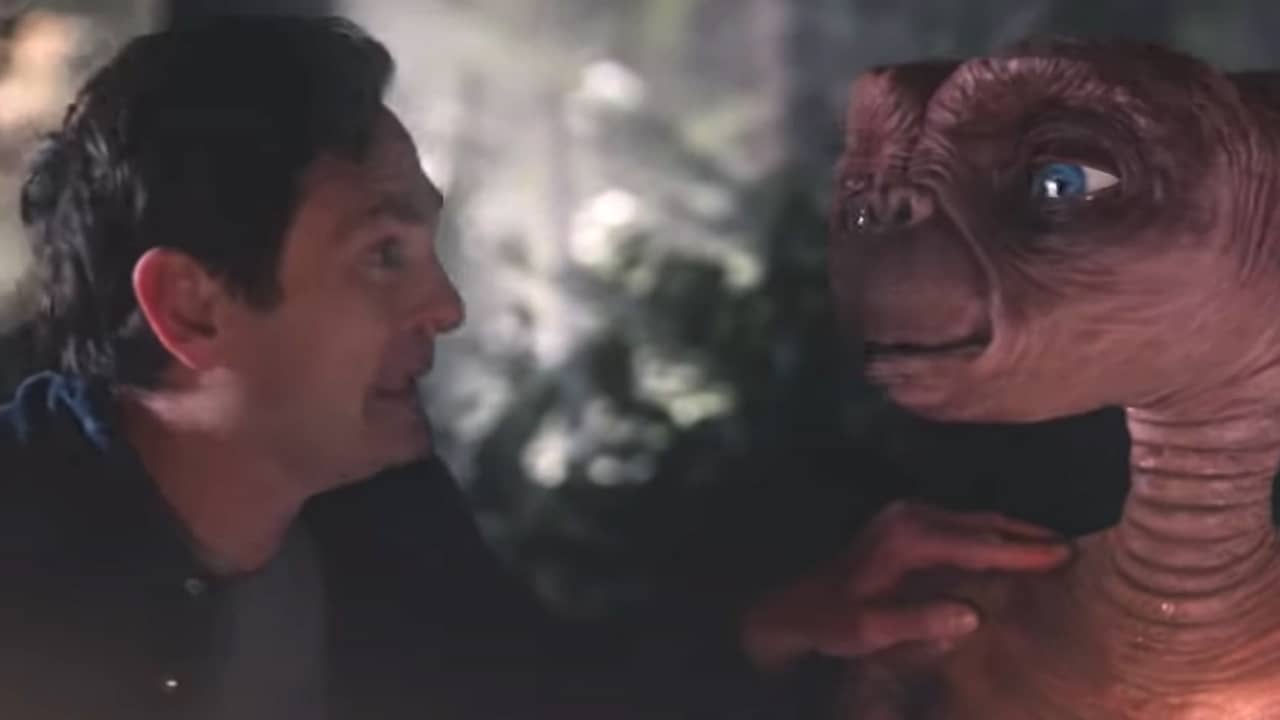 E.T. en volwassen Elliott na jaren herenigd in Amerikaanse reclame