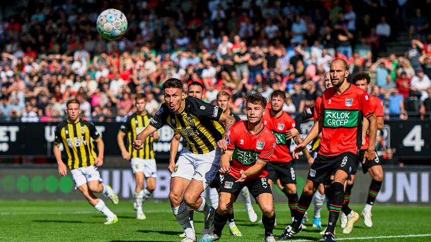 Oroz schiet Vitesse in slotfase op voorsprong, Gelderse derby tijdelijk gestaakt