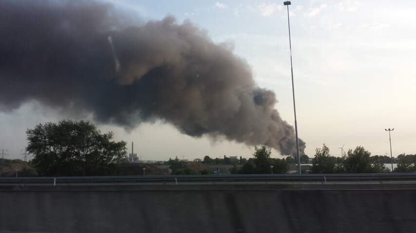 Brand afvalverwerker in Amsterdams havengebied geblust