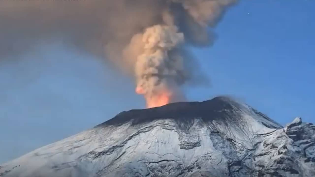 Beeld uit video: Timelapse toont rokende vulkaan Popocatépetl in Mexico