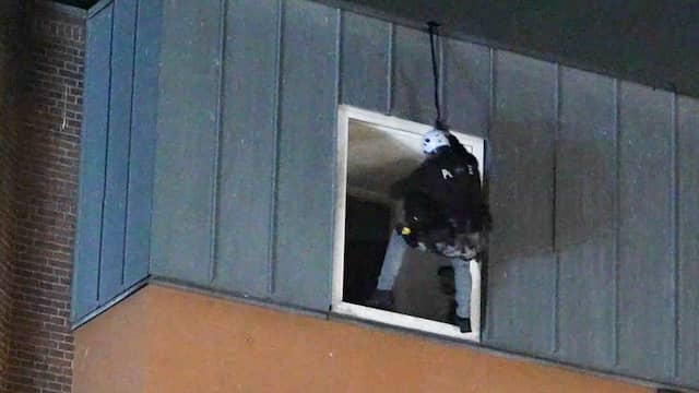 Agent springt door raam tijdens arrestatie man in Rotterdam