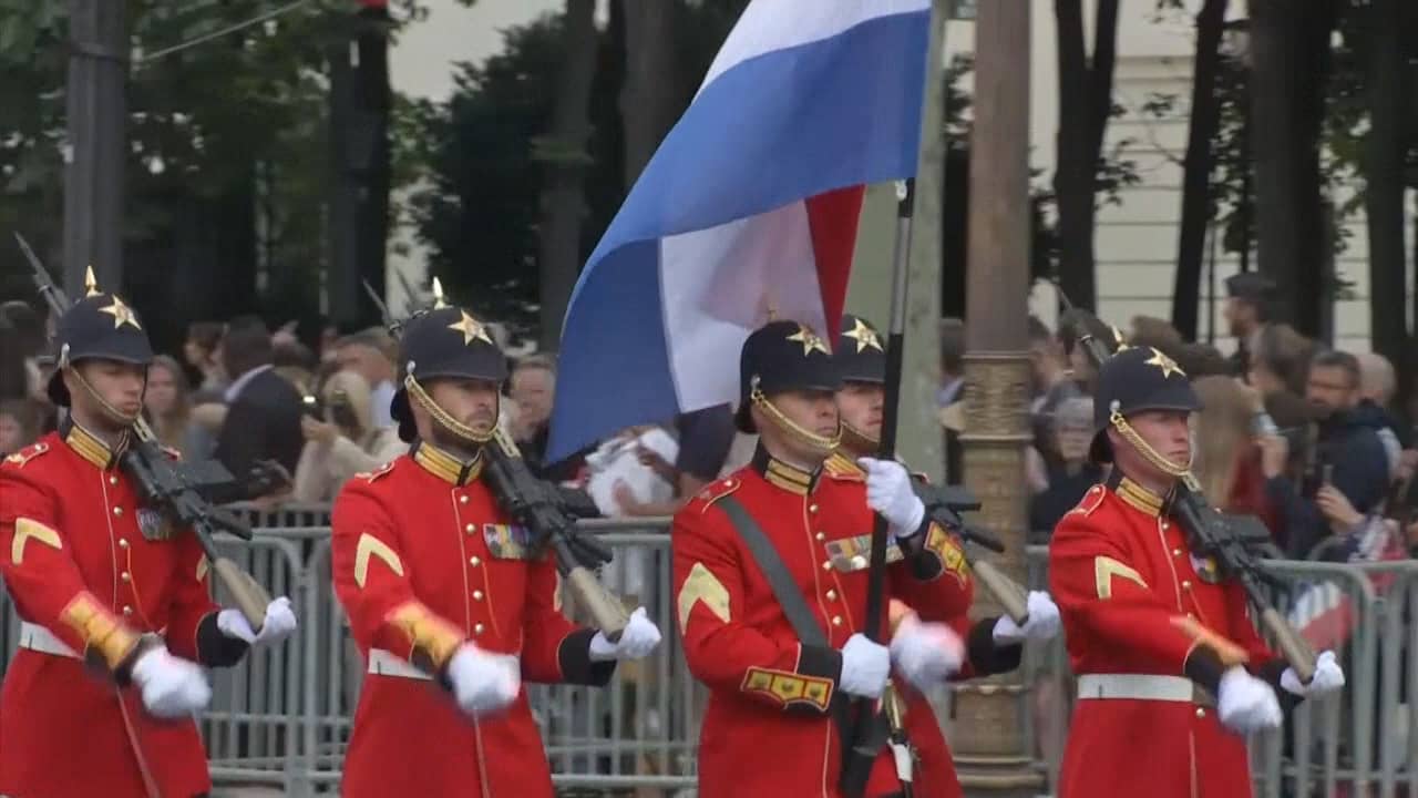 Beeld uit video: Robots bij militaire parade Franse feestdag