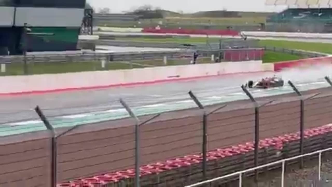 Verstappen ha percorso i primi chilometri con la nuova vettura Red Bull sul circuito chiuso di Formula 1 di Silverstone