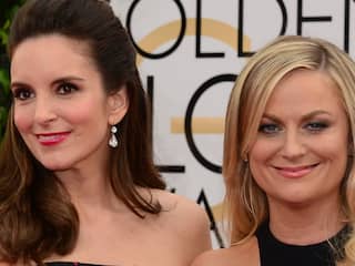 Tina Fey en Amy Poehler delen Emmy voor beste gastactrice
