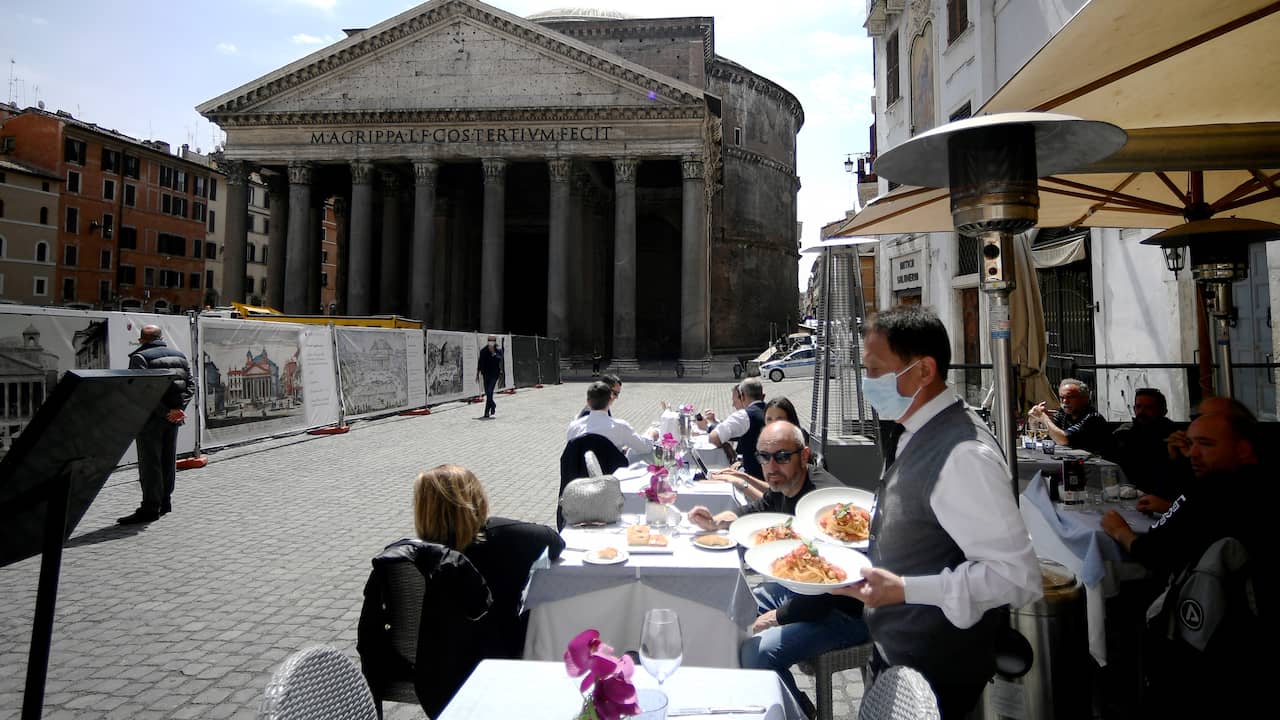 L'Italia vieta ai non vaccinati di frequentare ristoranti, luoghi di cultura e sport |  Corona virus