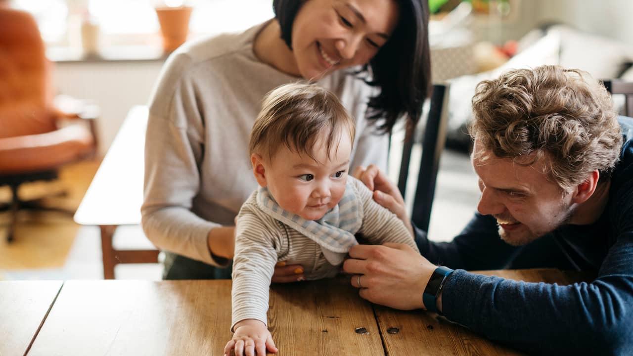 Parent with baby can opt for paid parental leave as of today |  NOW