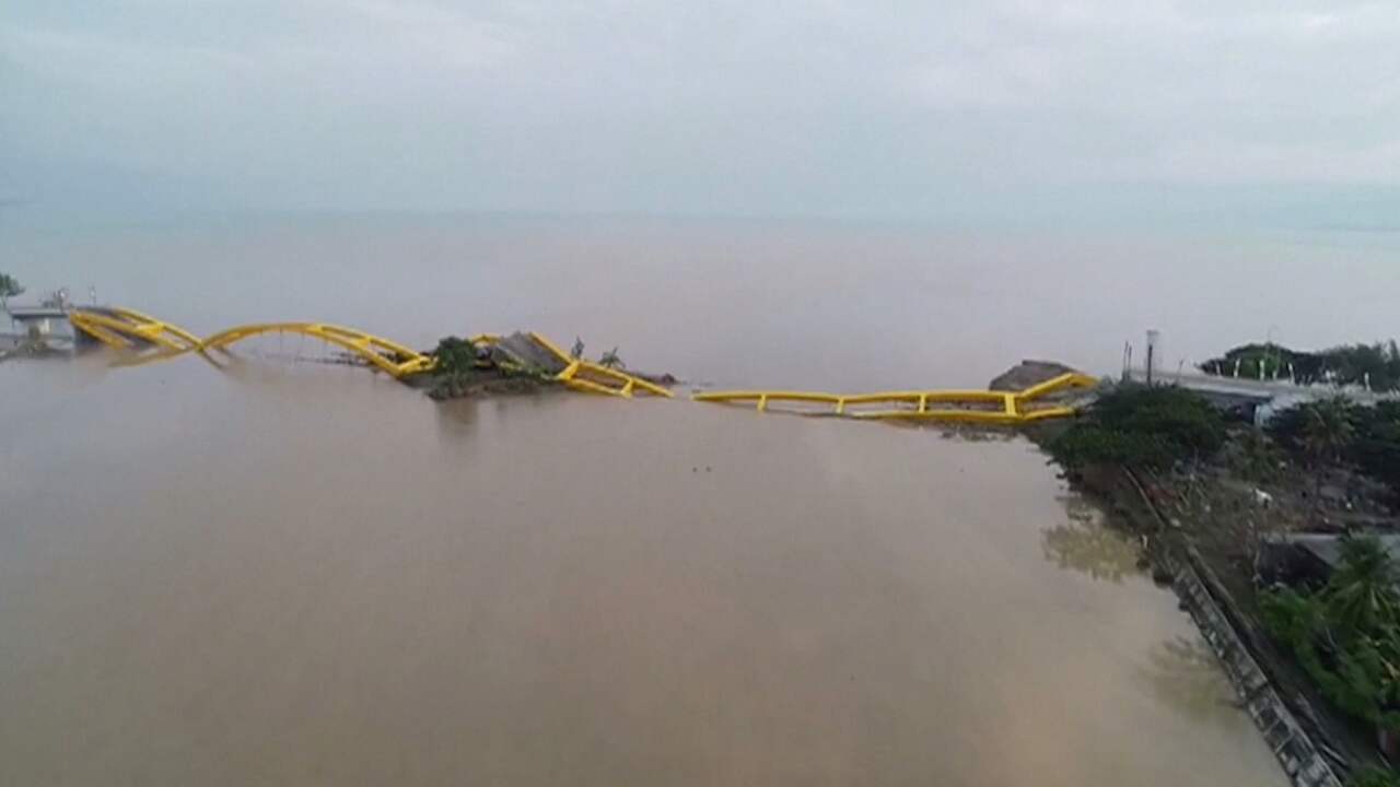 Beeld uit video: Drone toont verwoesting door tsunami Sulawesi