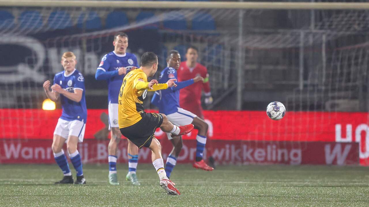 Thom Haye maakte met een vrije trap de 0-4 voor NAC tegen FC Den Bosch.