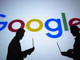 Dinsdag 4 september: Twee mensen houden een laptop vast op het twintigjarige jubileum van Google in Ankara, Turkije.