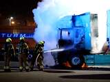 Brandweer blust uitgebrande vrachtwagen na in Veghel