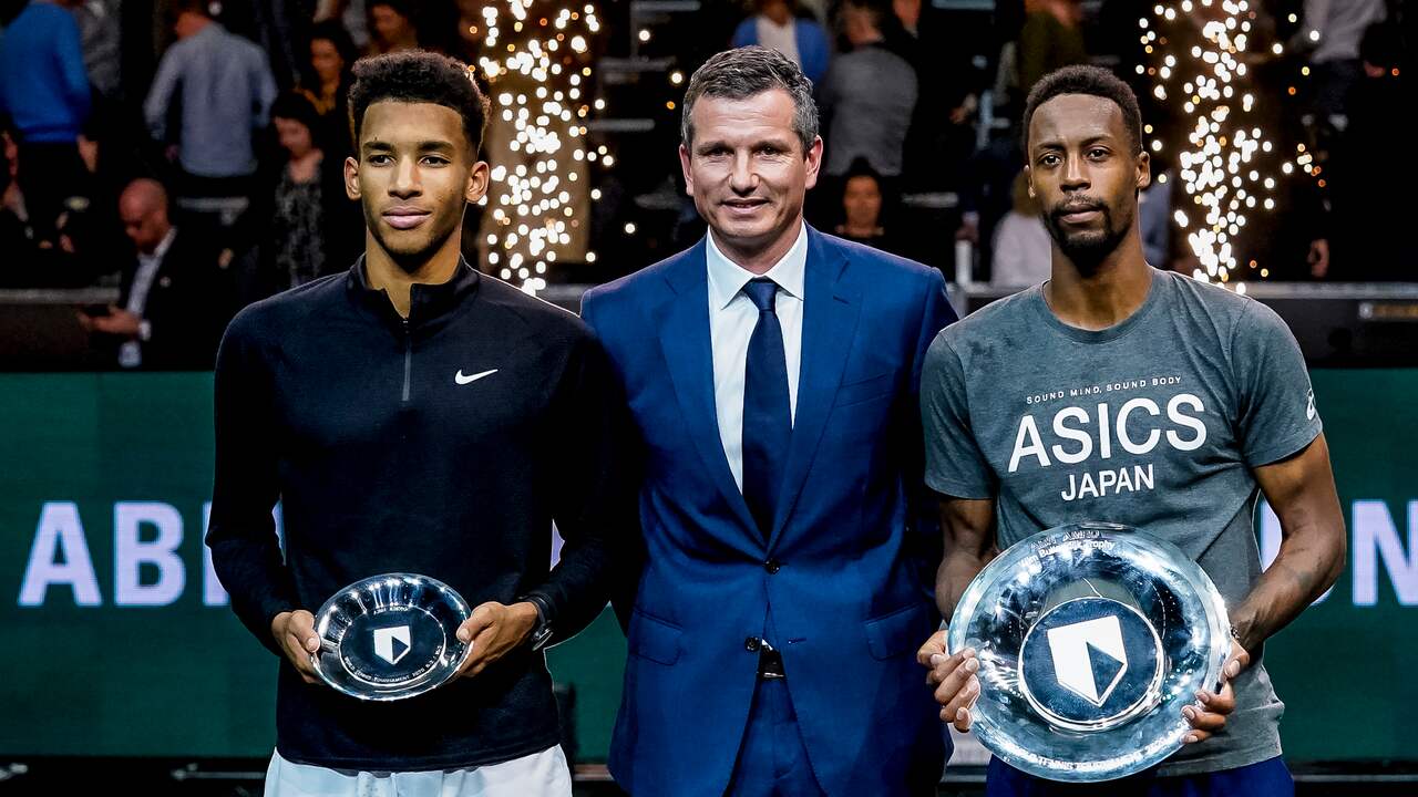 Toernooidirecteur Richard Krajicek met de finalisten van 2020.