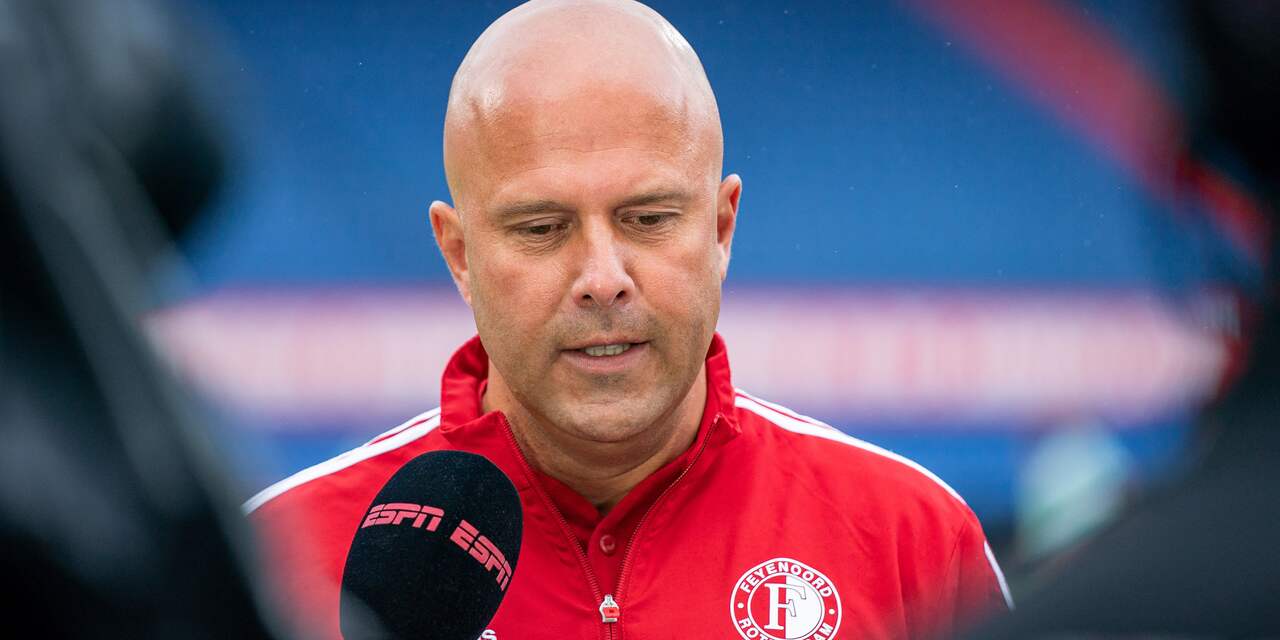 Feyenoord-trainer Slot 'zeer onder de indruk' van aanvallers Ajax en PSV