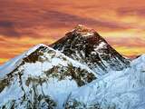 70 jaar na eerste klim zucht 'afvalberg' Everest onder massatoerisme