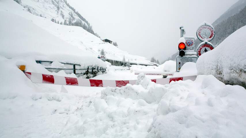 Duizenden skitoeristen door sneeuw vast in Zwitserse plaats Zermatt