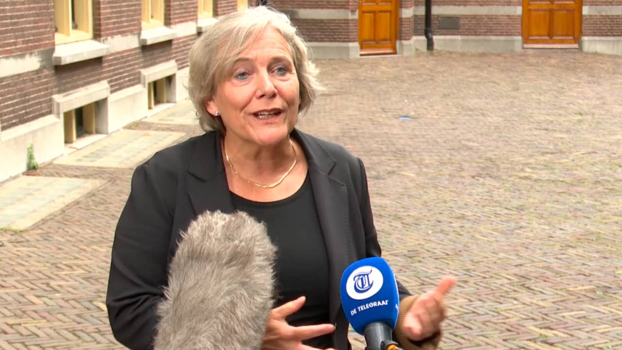 Beeld uit video: Bijleveld wil 'flexibel' zijn bij 'ingewikkelde' Afghaanse evacuatie