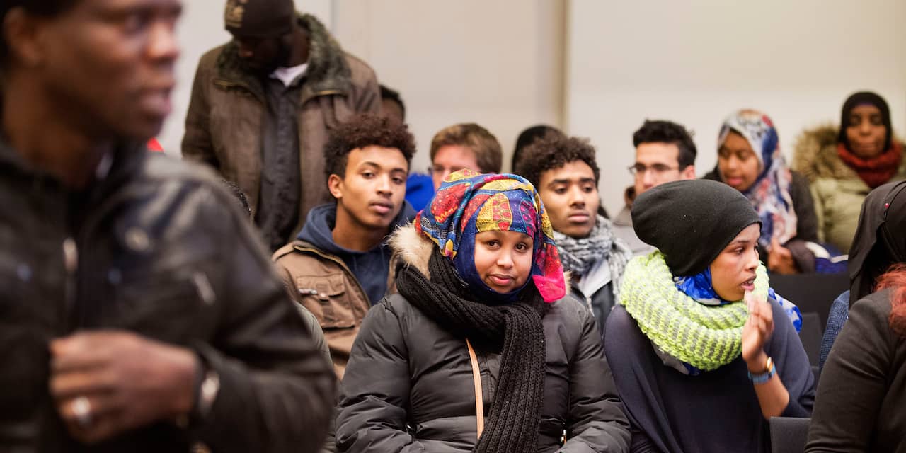 Vluchtelingen moeten uit pand Kunstacademie Amsterdam