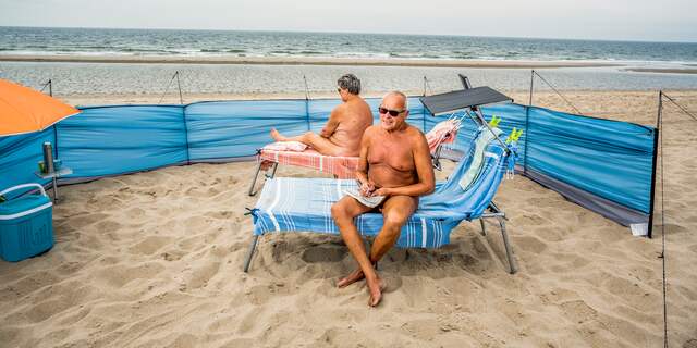 Nudisten vrezen het ergste: uitkijkpost naast hun naaktstrand