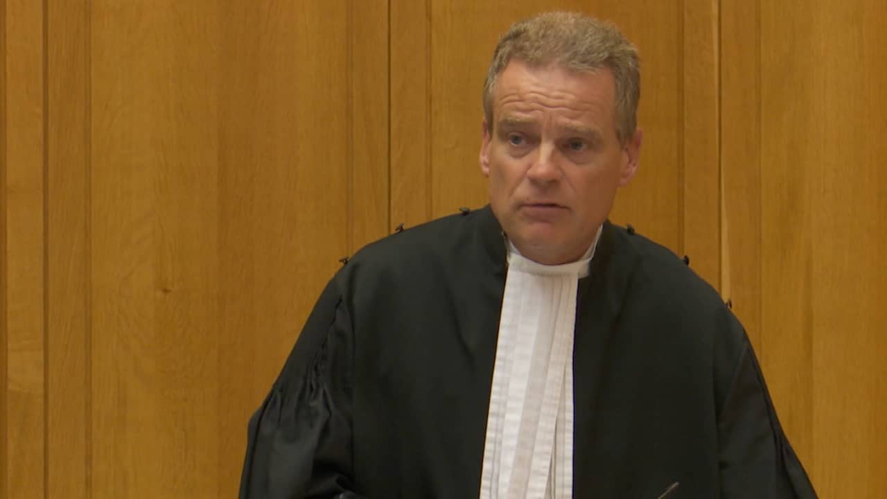 Beeld uit video: OM vertelt waar Jos de G. van verdacht wordt in zaak-Van den Hurk