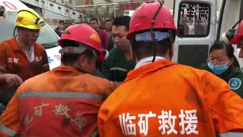 Drie Chinese mijnwerkers gered uit ingestorte kolenmijn, nog zeventien vast