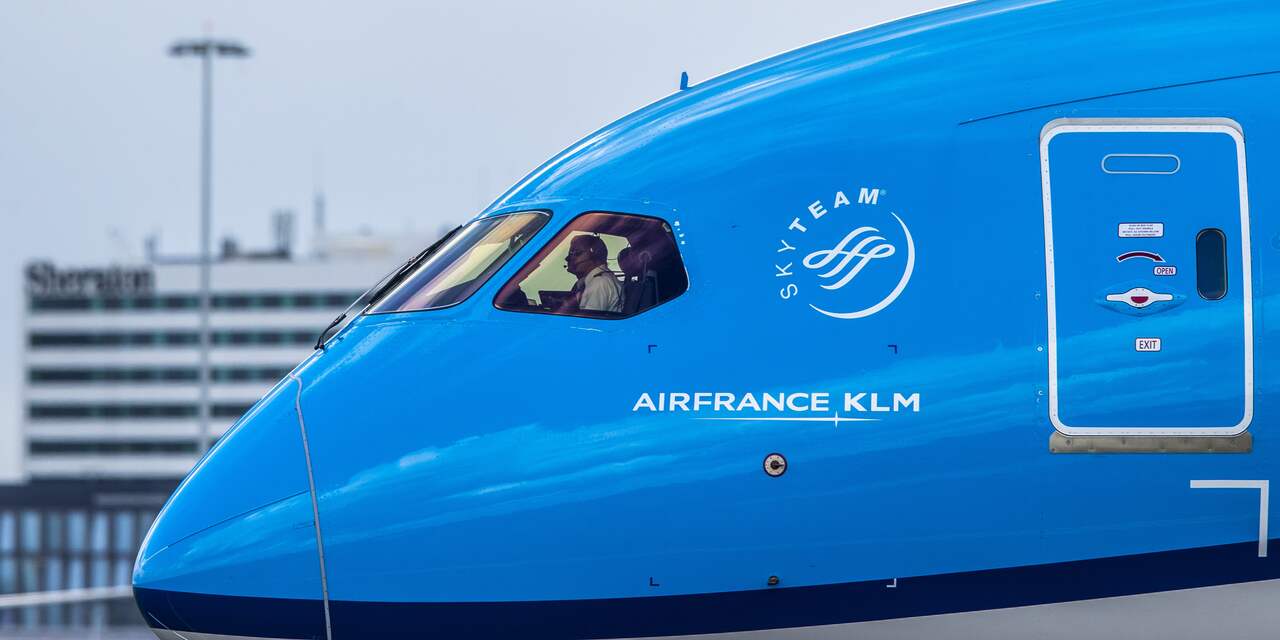 Pilotenbond sleept KLM voor rechter om vaccinatieplicht