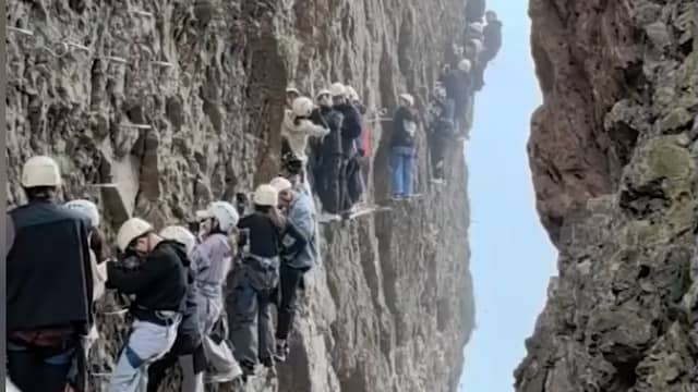 Toeristen kunnen geen kant op door drukte op steile rotswand