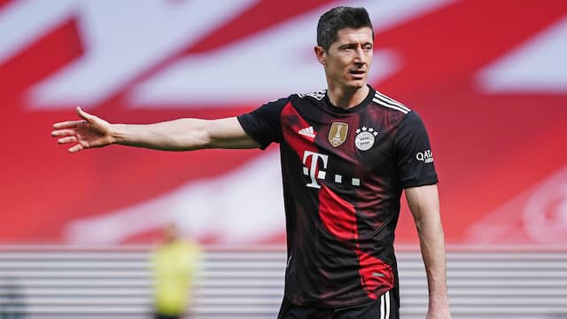Bayern-spits Robert Lewandowski maakte zijn rentree na een knieblessure.
