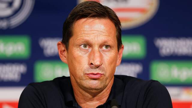 Schmidt moest zijn wisselbeleid na de wedstrijd tegen Feyenoord continu verdedigen tegenover de pers.