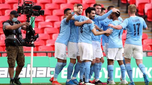 Vreugde bij Manchester City na het doelpunt van Aymeric Laporte.