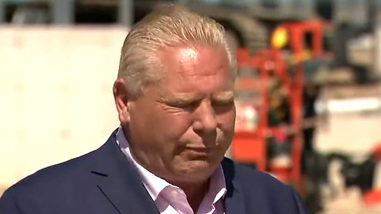 Beeld uit video: Canadese politicus slikt bij in tijdens live-uitzending