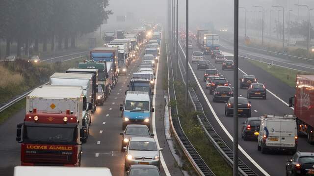 A59 tussen knooppunt Zonzeel en Waalwijk tijdelijk afgesloten na ongeval. A59 tussen knooppunt Zonzeel en Waalwijk tijdelijk afgesloten na ongeval.