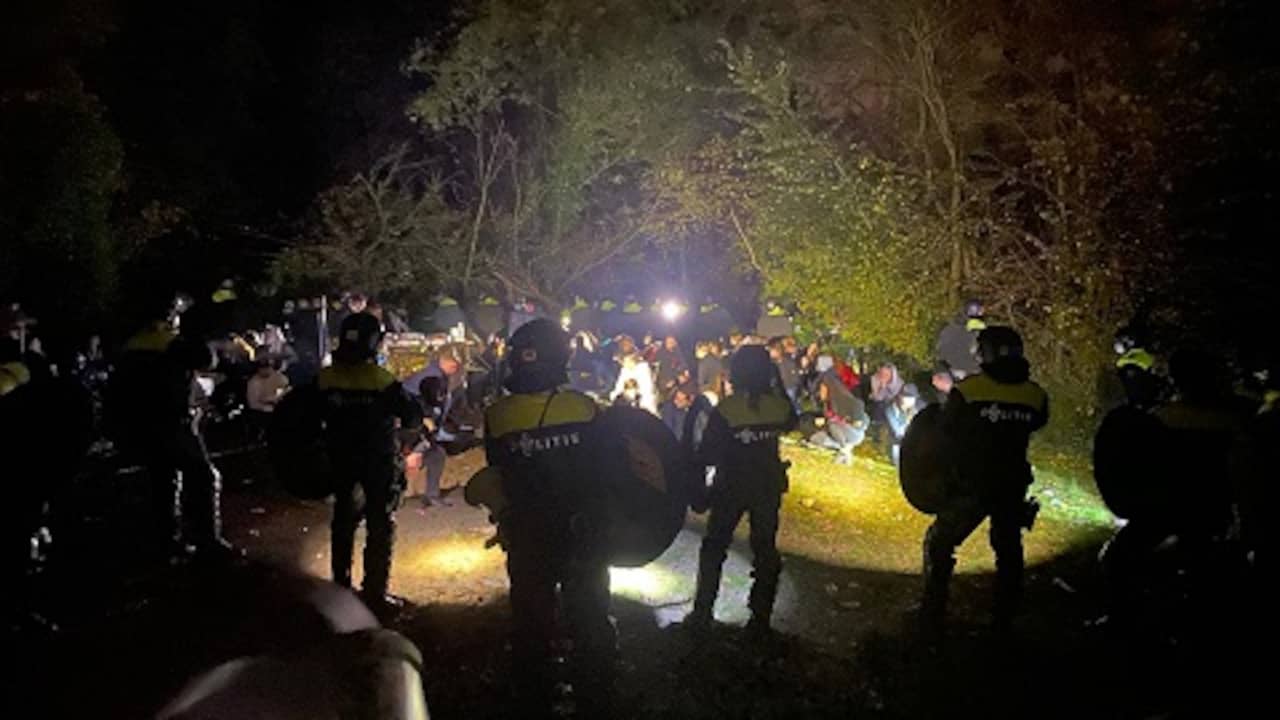 Police intervenes at illegal party in Limburg, handed out 100 fines |  NOW