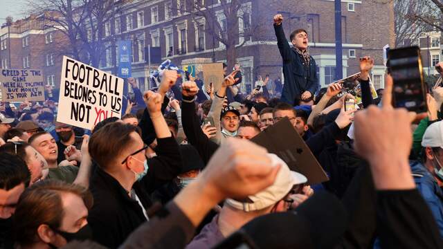 Supporters van Chelsea gingen dinsdag de straat op om te protesteren tegen de nieuwe Super League.