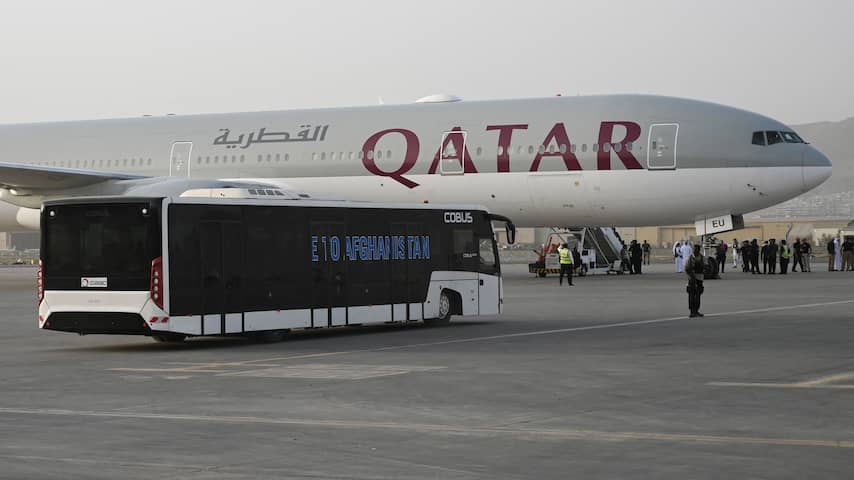 Qatarees vliegtuig haalt Afghaanse evacués op uit Kaboel