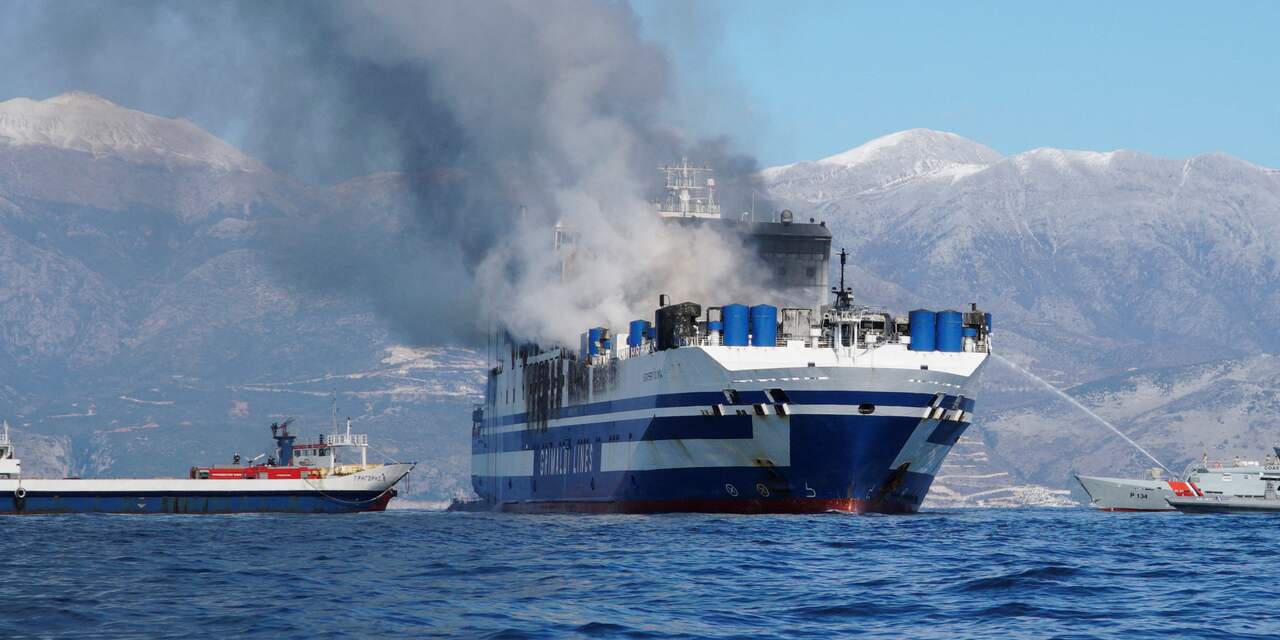 Nog twaalf opvarenden vermist na brand op Griekse veerboot