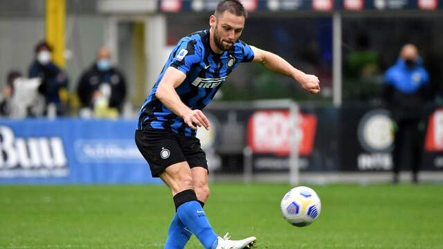 Stefan de Vrij is een belangrijke schakel in de driemansdefensie van Inter.