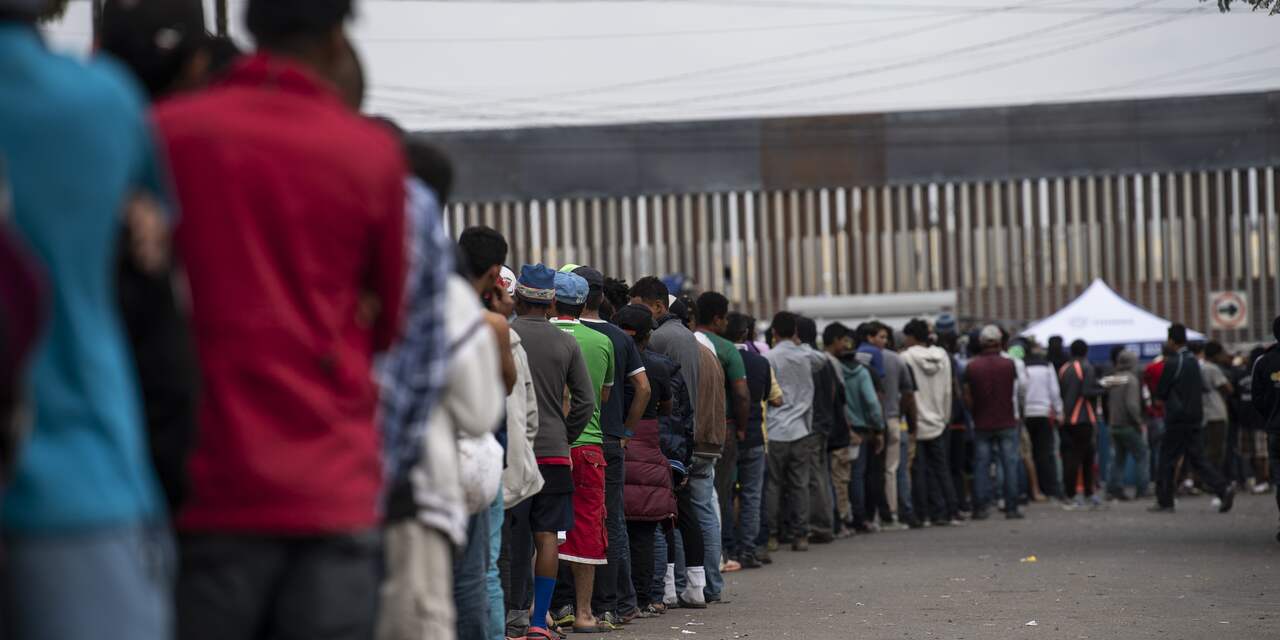 Trump dreigt zuidelijke grens VS te sluiten om migrantenkaravaan