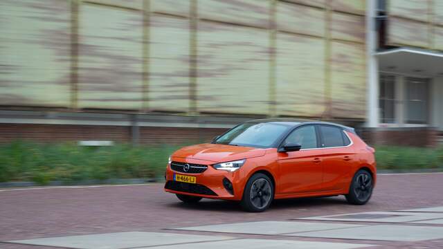 Op papier is een elektrische Corsa 12.500 euro duurder dan een benzineversie. Klopt dat wel helemaal?
