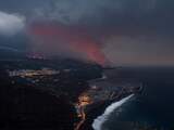 Kustbewoners La Palma moeten binnenblijven vanwege gassen van lavastroom