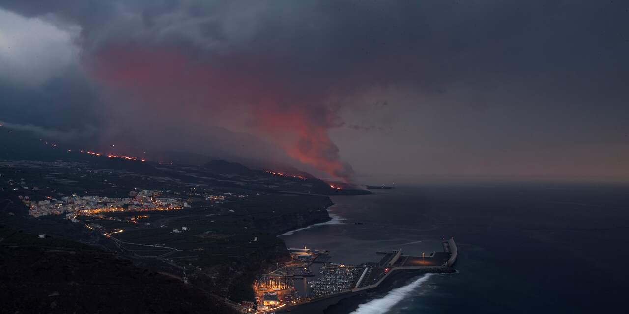Kustbewoners La Palma moeten binnenblijven vanwege gassen van lavastroom