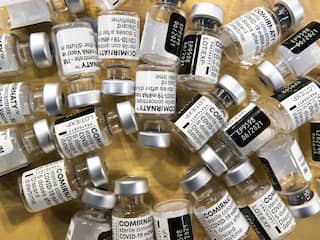 Hoe bijzonder is het dat er na een jaar al coronavaccins op de markt zijn?