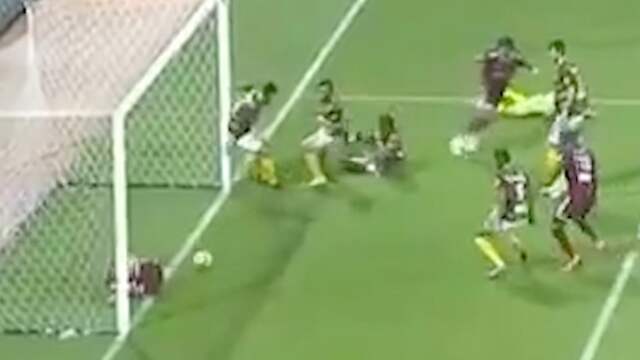 Geblesseerde speler voorkomt per ongeluk goal in Saoedi-Arabië